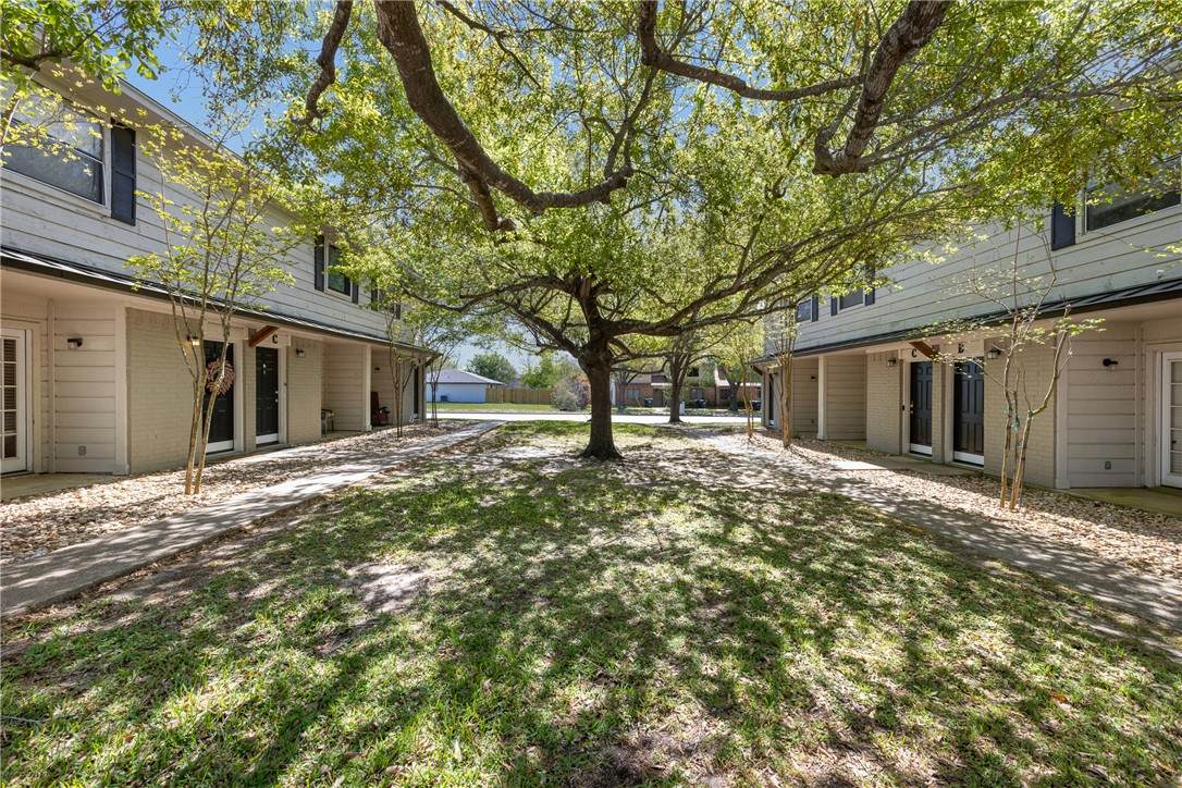 1407 Airline Drive - Photo 1