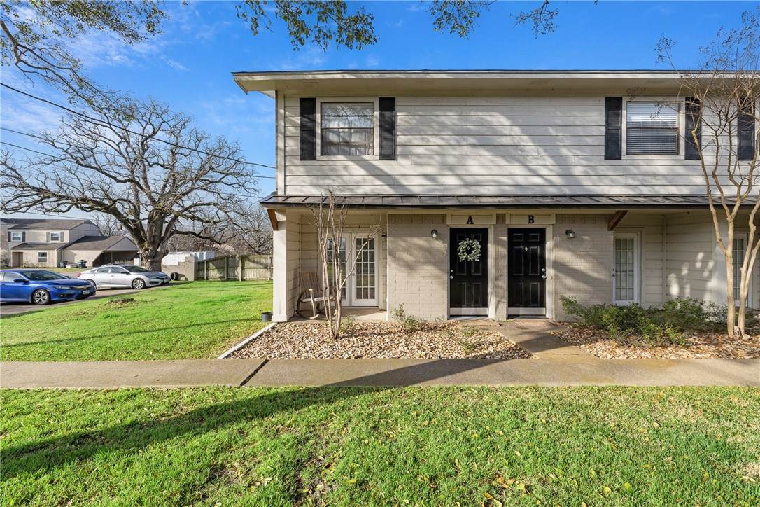 1400 Summit Street - Photo 1