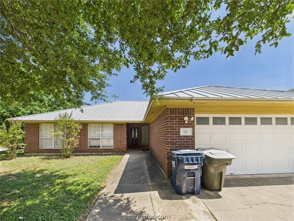 301 Rosemary Lane - Photo 1