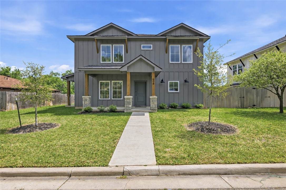 608 Banks Street - Photo 1