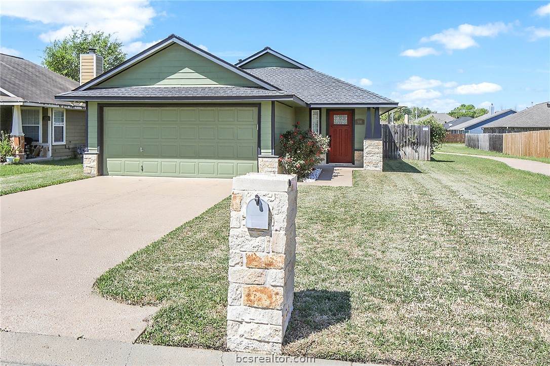 916 Crested Point Drive - Photo 1