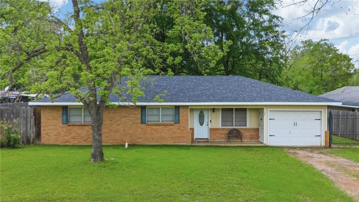 105 Lakeway Drive - Photo 1