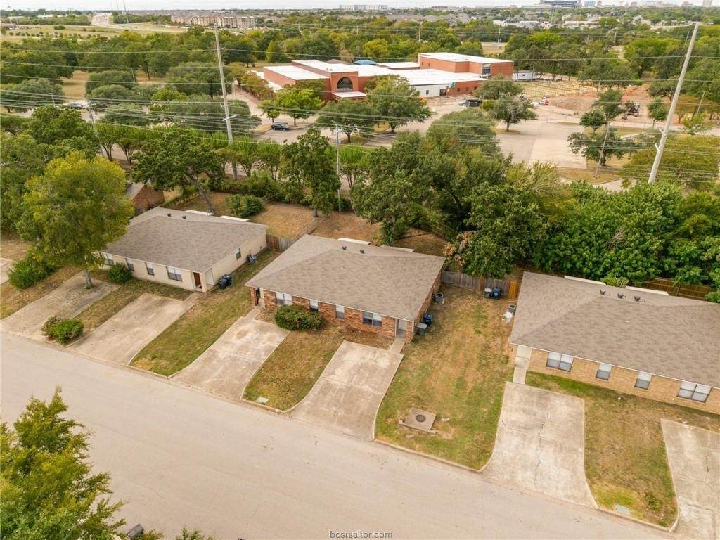 621 West Ridge Dr - Photo 1