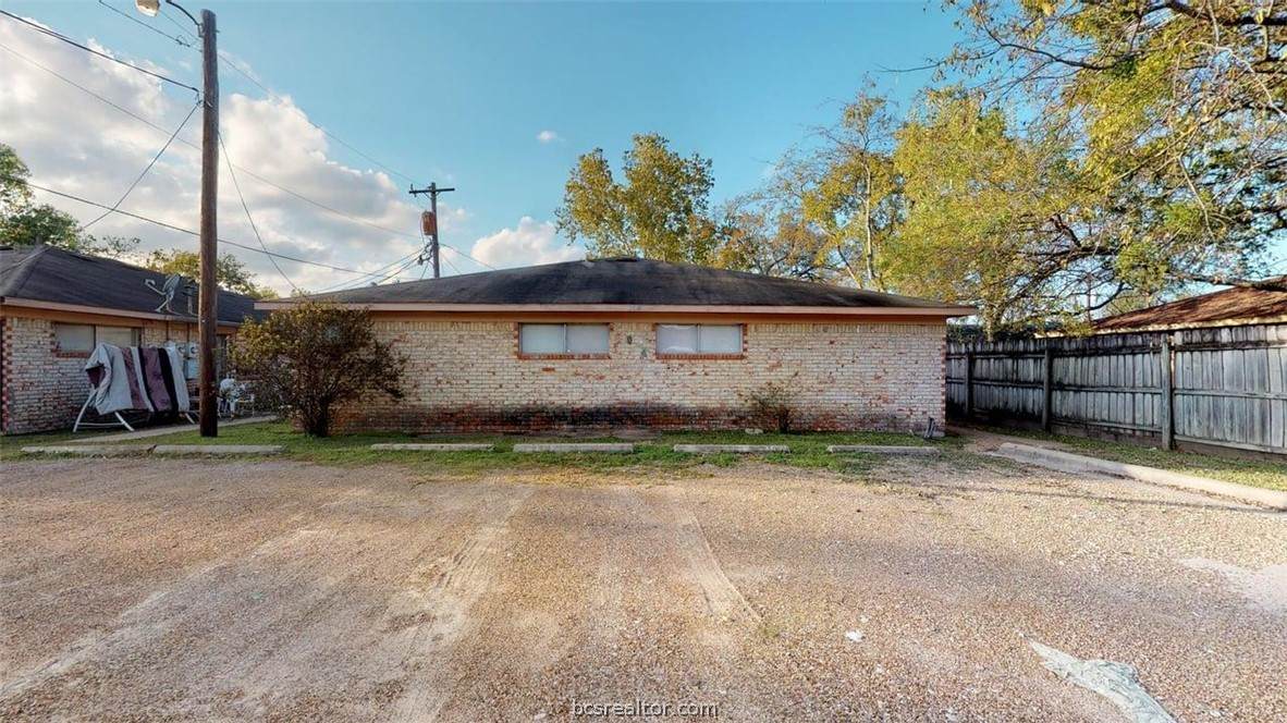 204 Lynn Drive - Photo 1