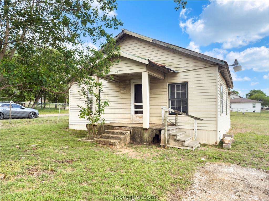 410 7th Street - Photo 1