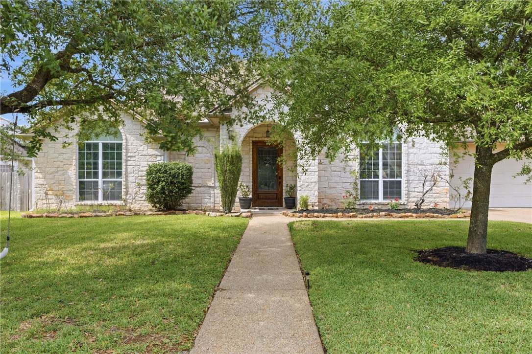 2116 Rockcliffe Loop - Photo 1