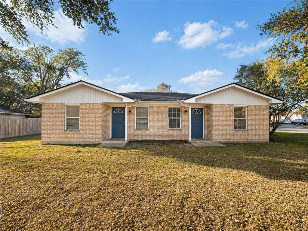 1613 Southwest Parkway - Photo 1