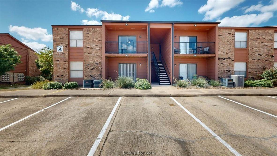 904 University Oaks Drive - Photo 1