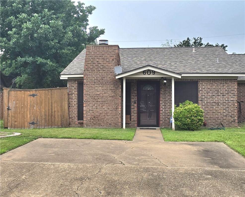 609 San Saba Court - Photo 1