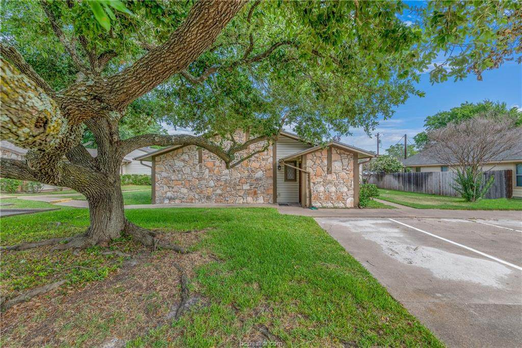 2323 De Lee Street - Photo 1