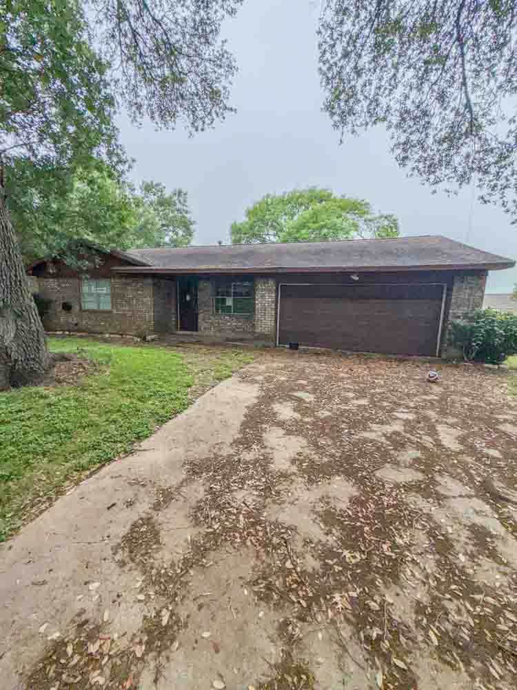 203 N Drumm - Photo 1