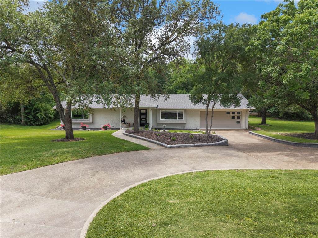 303 Brookside Drive - Photo 1