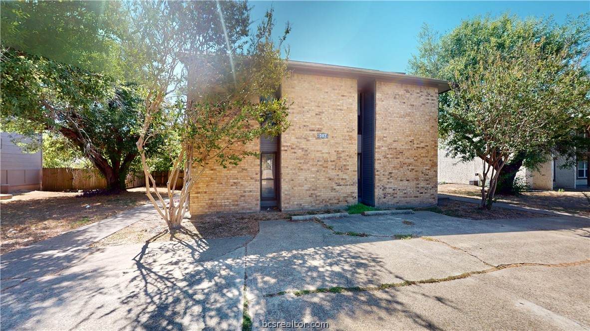 302 Manuel Drive - Photo 1