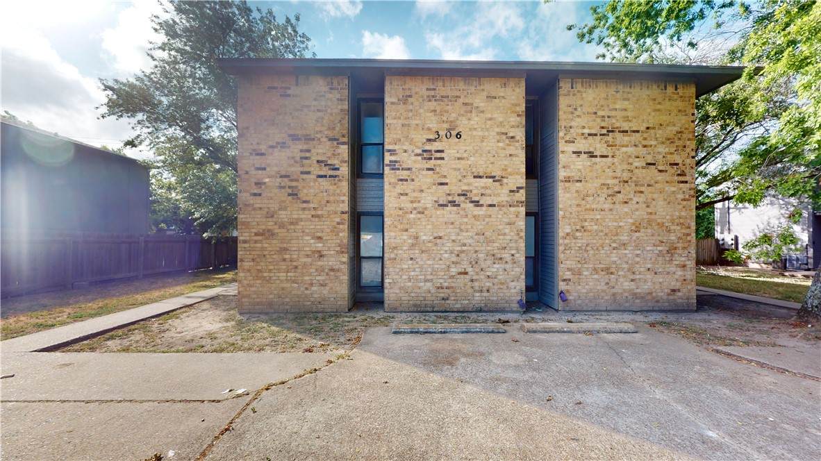 306 Manuel Drive - Photo 1