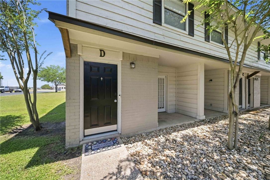 1406 Summit Street - Photo 1