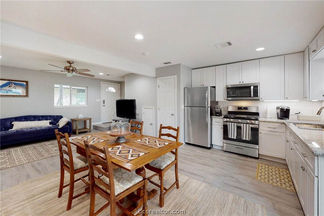 513 Boyett Street - Photo 1