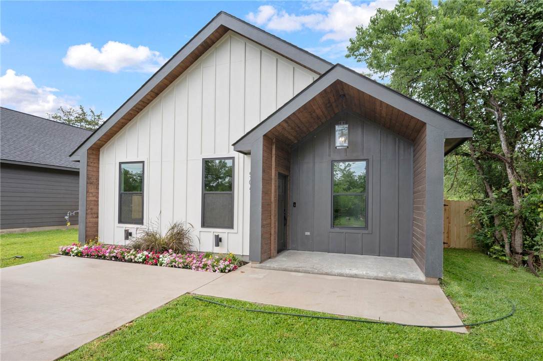 505 Legion Court - Photo 1