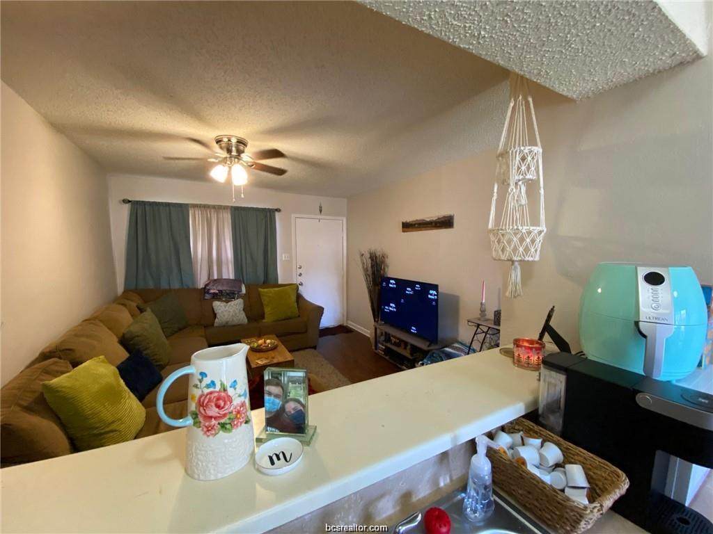 411 Manuel Dr - Photo 1