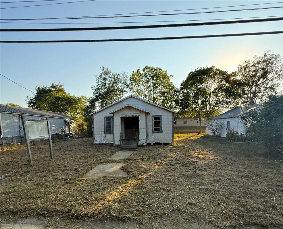 605 Shaw Street - Photo 1