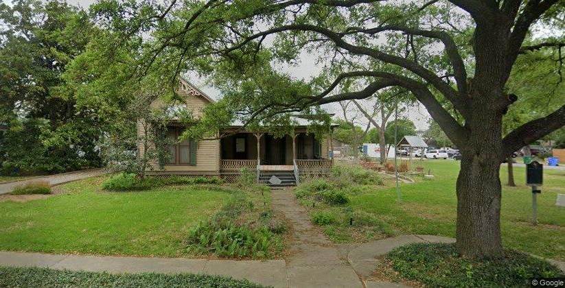 1303 Pecan Street - Photo 1