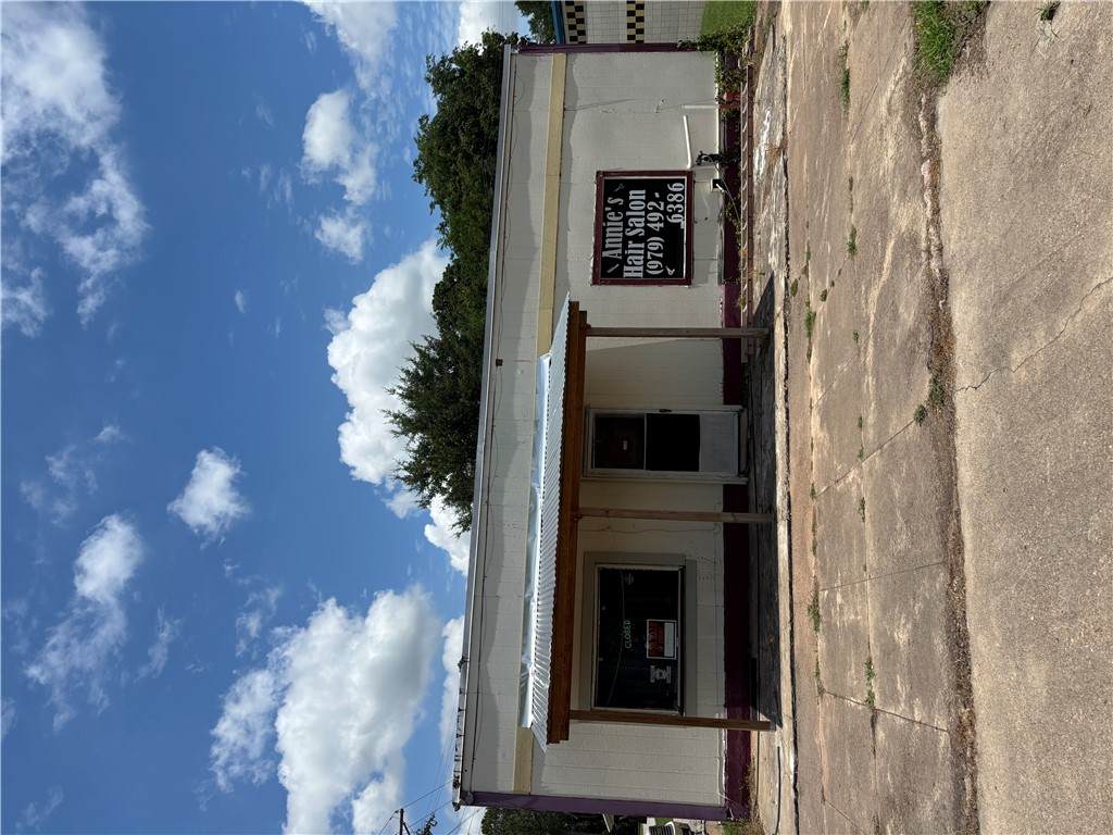 807 Post Oak Street - Photo 1