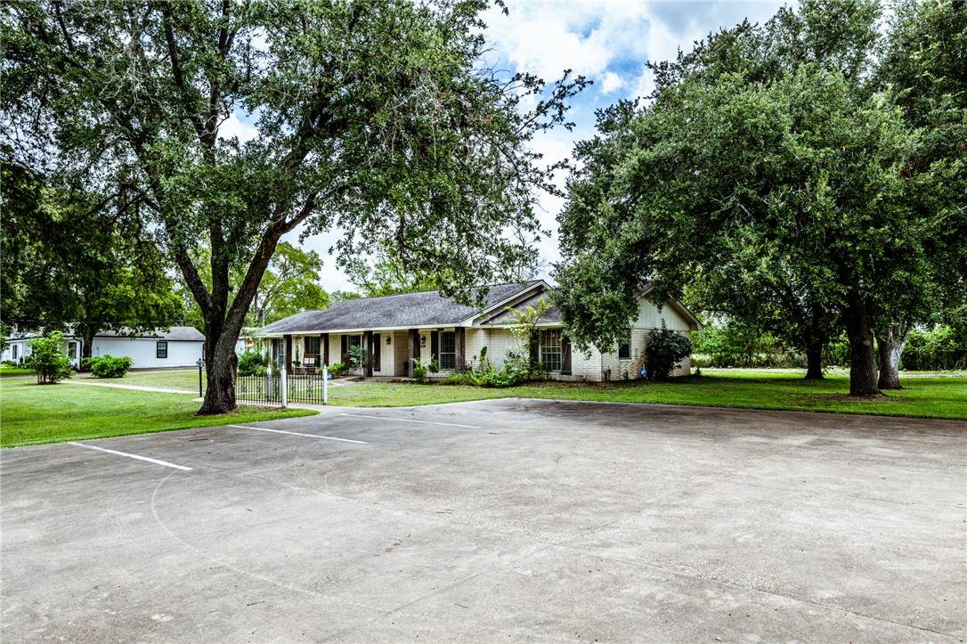 1304 Main Street - Photo 1
