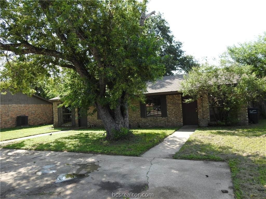 208-210 Bucknell Court - Photo 1