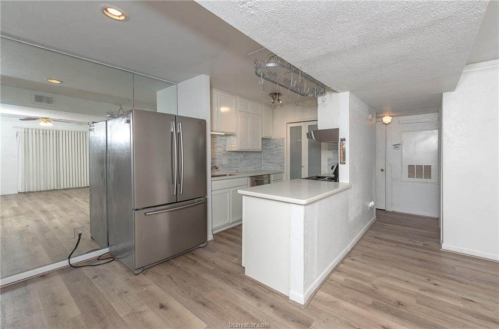 904 University Oaks Boulevard - Photo 1