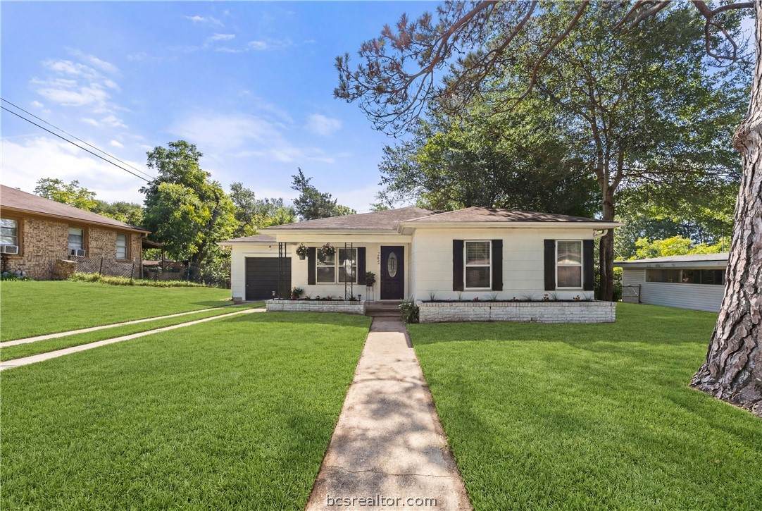 205 Hampshire Drive - Photo 1