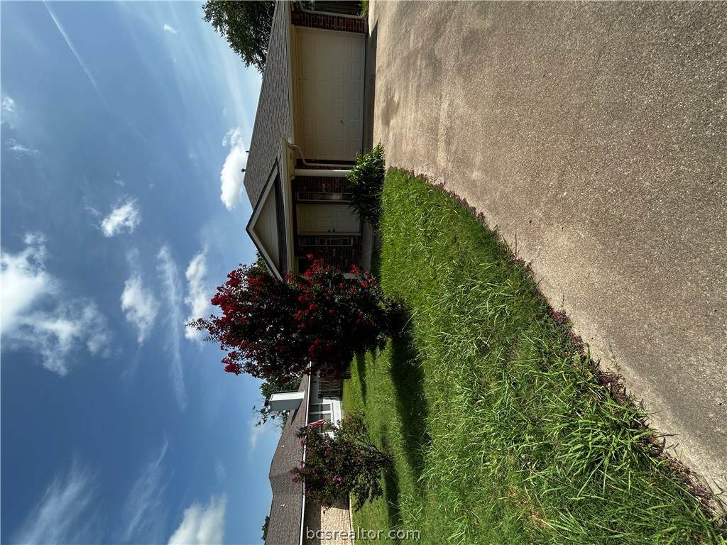 2906 Elise Lane - Photo 1