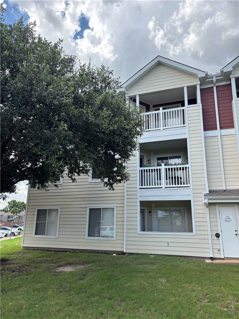 515 Southwest Parkway - Photo 1