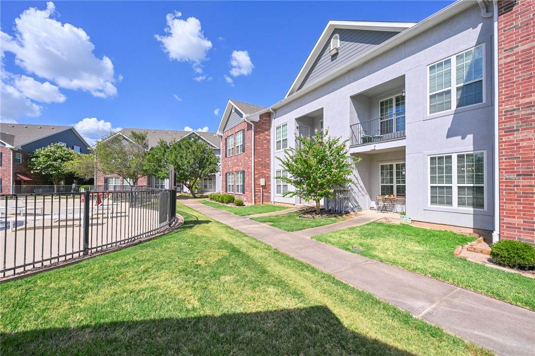 801 Luther - Photo 1