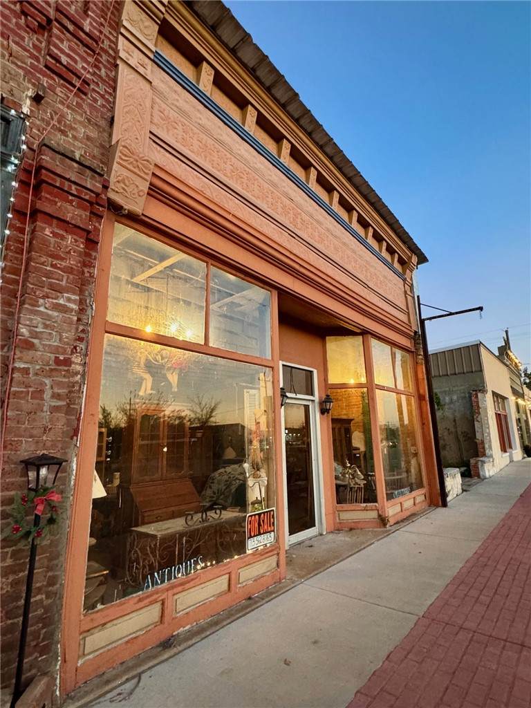 720 Main - Photo 1