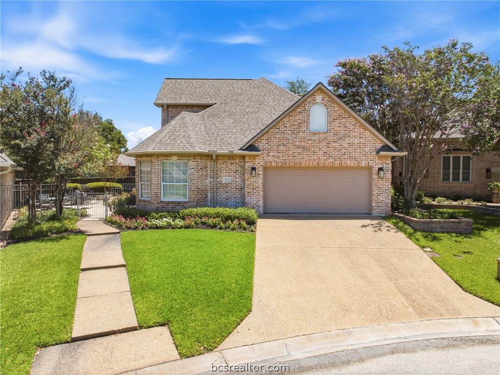 907 Grand Oaks Circle - Photo 1
