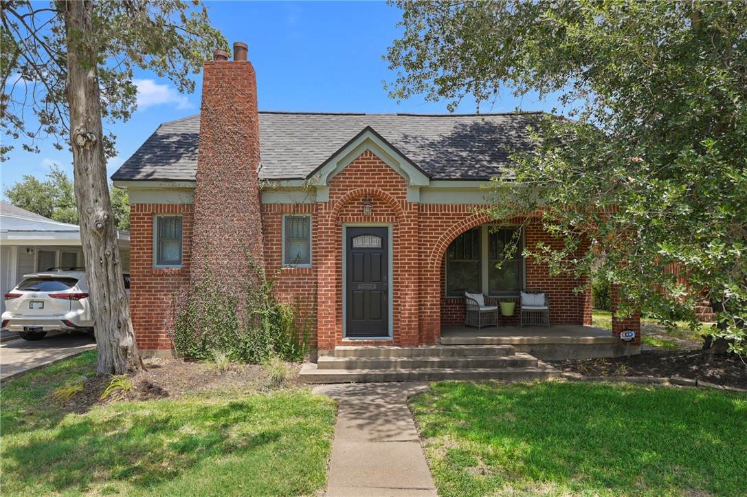 612 32nd Street - Photo 1
