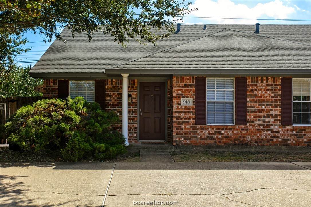 916-918 Sun Meadow Street - Photo 1