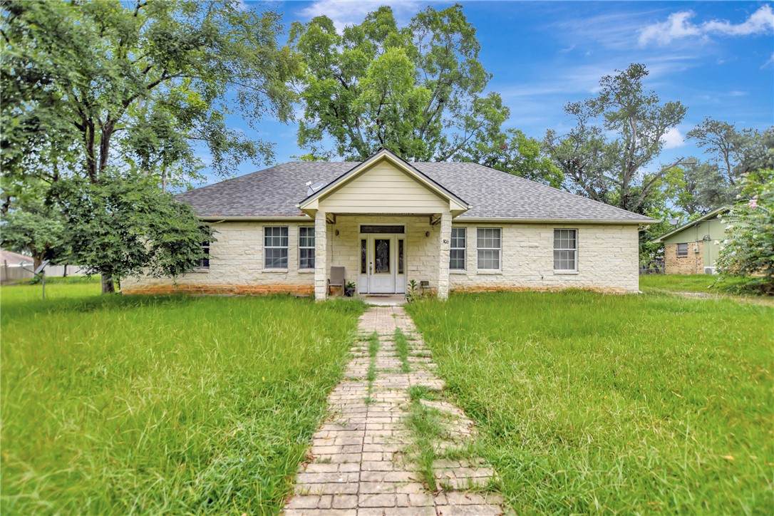 306 Heath Avenue - Photo 1