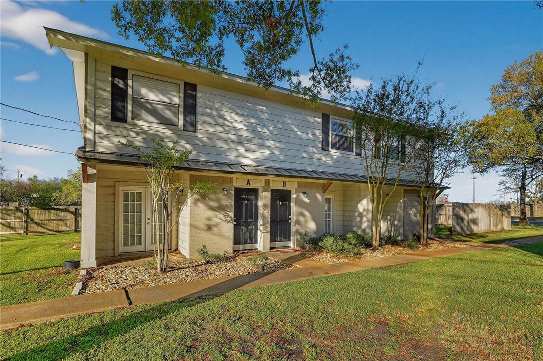 1400 Summit Street - Photo 1