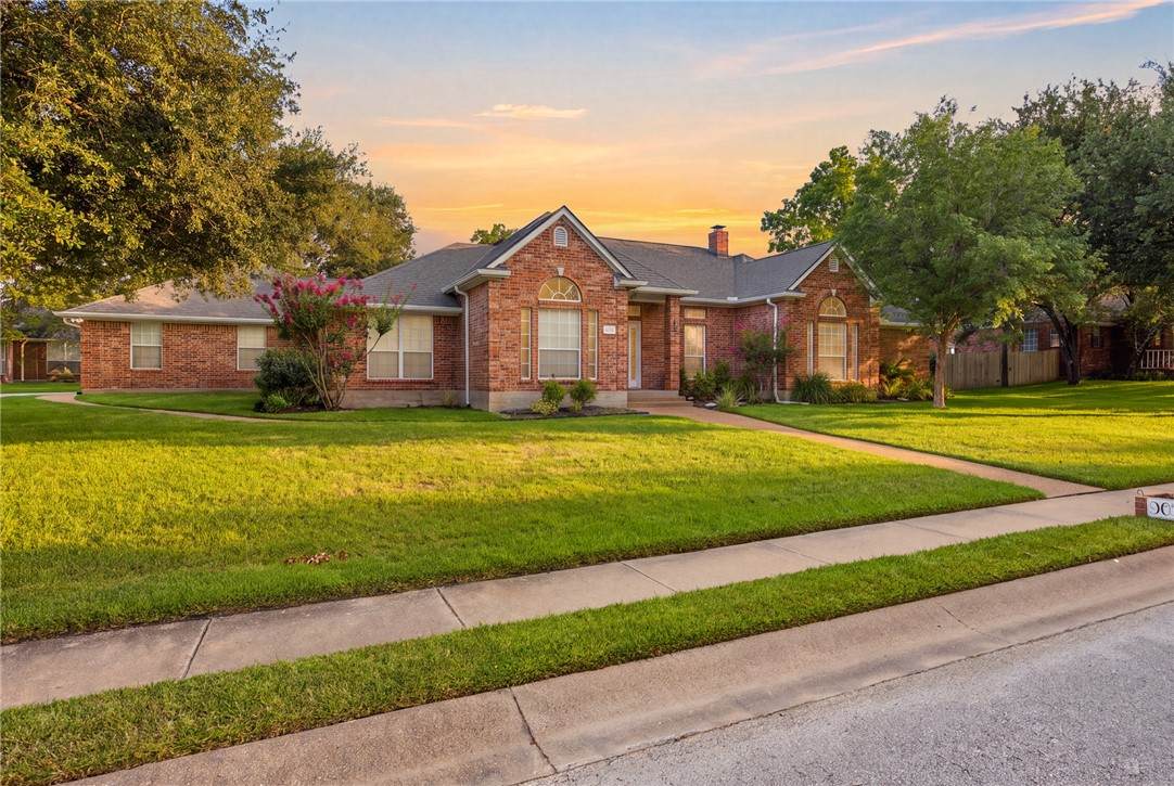 905 Winged Foot Drive - Photo 1