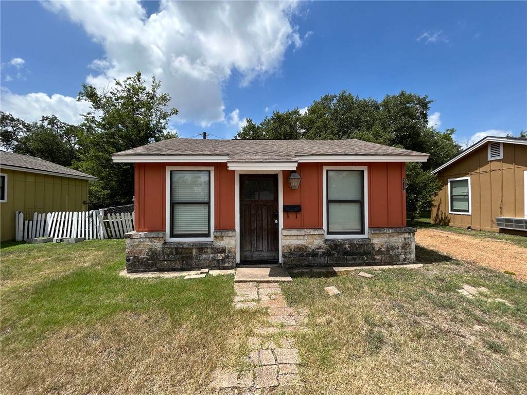 212 Montclair - Photo 1