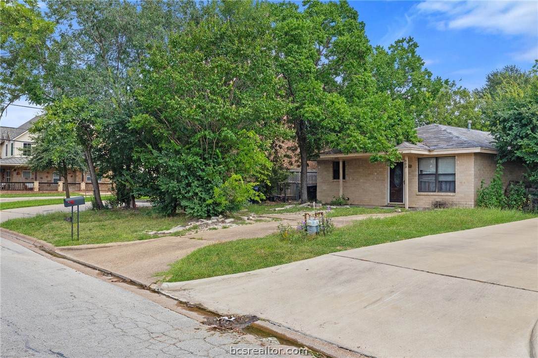 803 Fairview Avenue - Photo 1