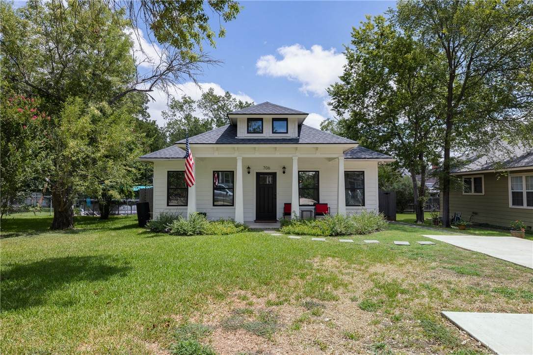 706 Banks Avenue - Photo 1
