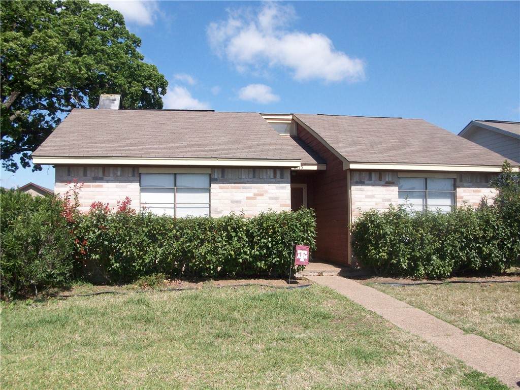 815 Camellia Court - Photo 1