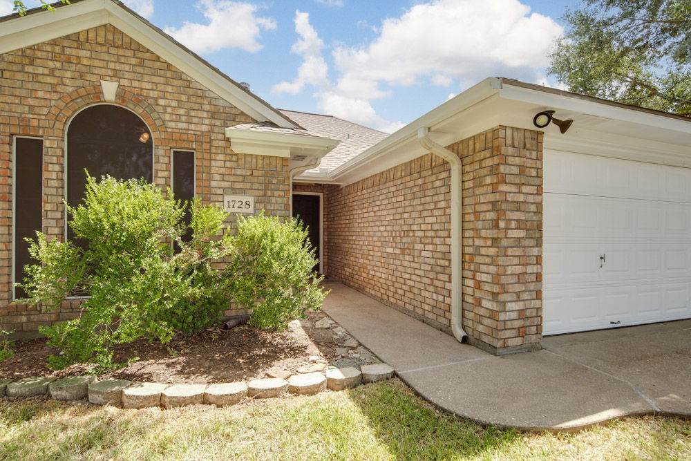 1728 Purple Martin Cove - Photo 1