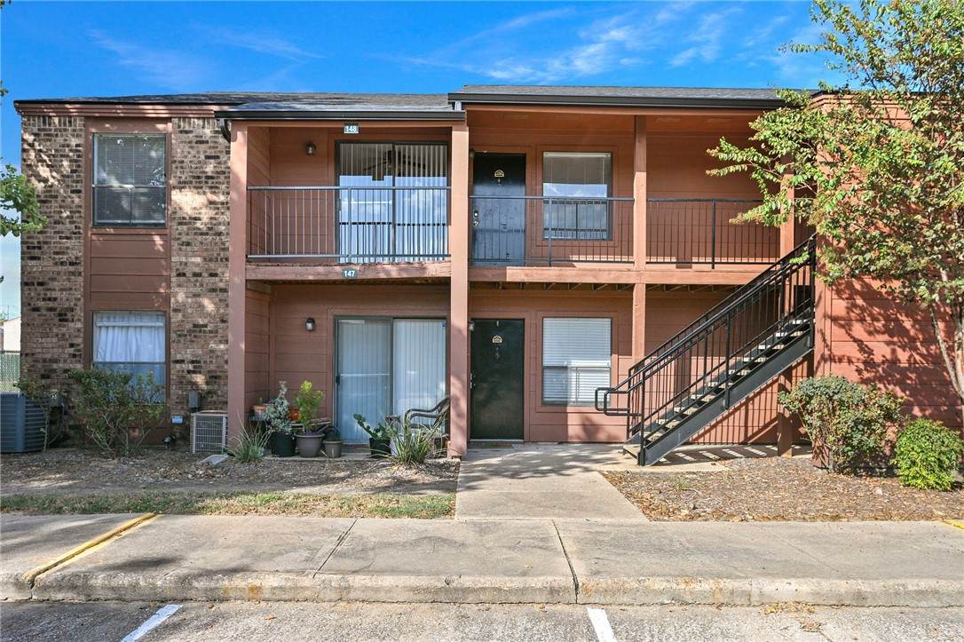 904 University Oaks Boulevard - Photo 1