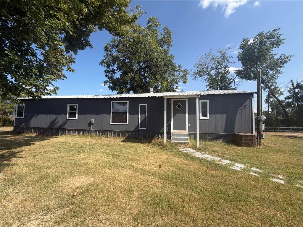 204 Glass Street - Photo 1
