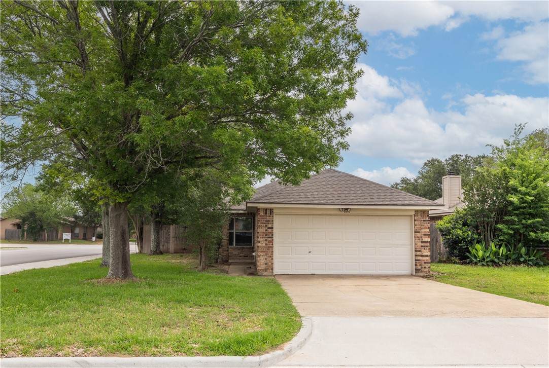 826 Azalea Court - Photo 1
