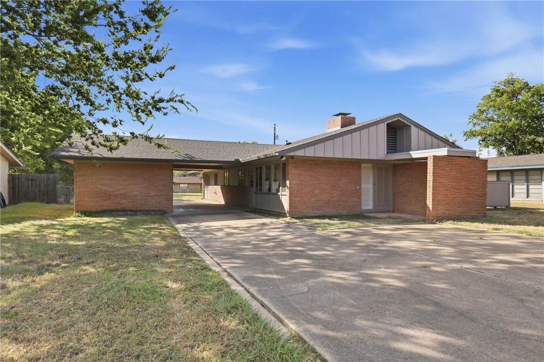 512 Helena Street - Photo 1