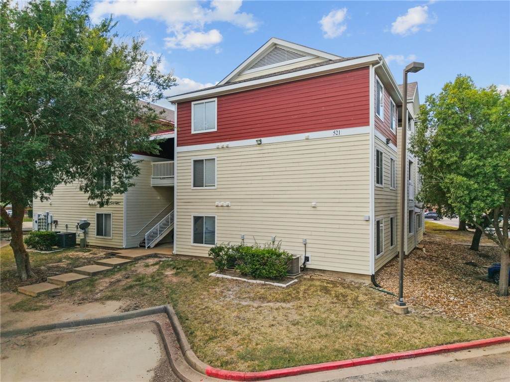 521 Southwest Parkway - Photo 1