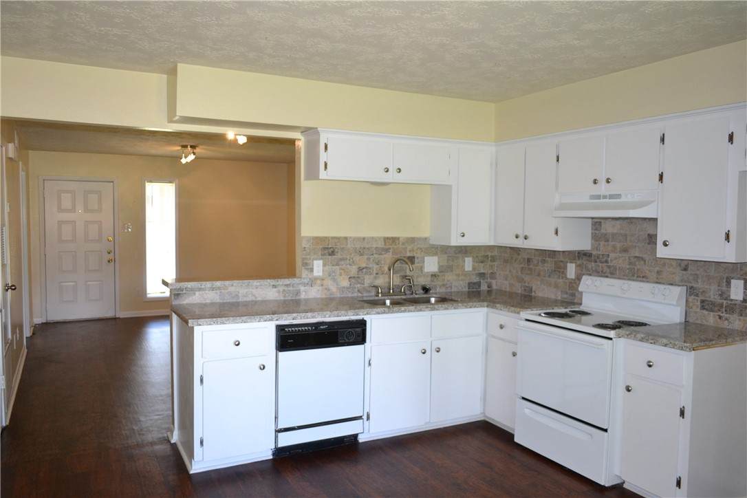 712 Wellesley Court - Photo 1
